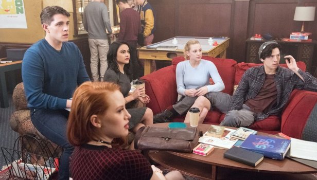 Riverdale Saison 1 Épisode 8 - Chapitre huit : En marge du système