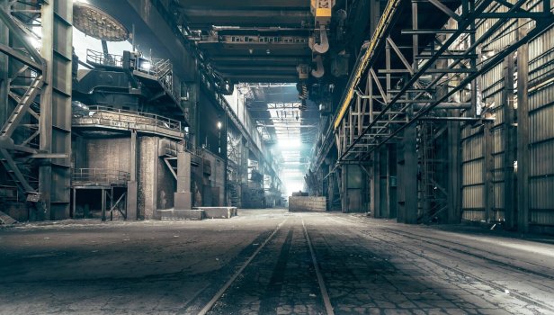 Usines, centrales et marées noires