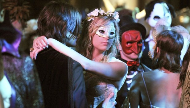Pretty Little Liars Saison 3 Épisode 1 - C'est arrivé cette nuit-là