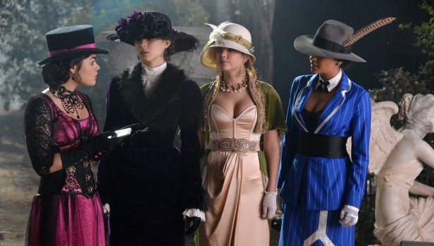Pretty Little Liars Saison 4 Épisode 13 - Six pieds sous-terre