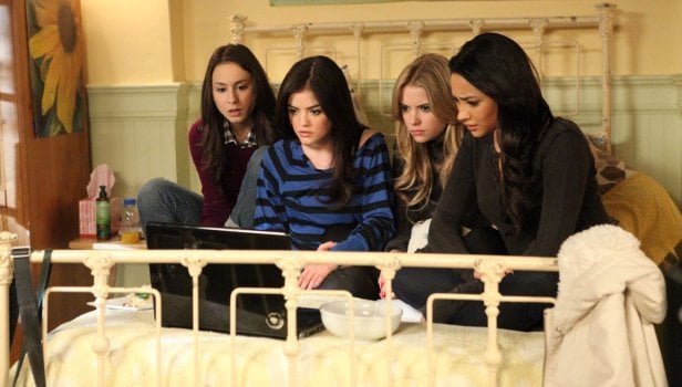 Pretty Little Liars Saison 1 Épisode 22 - La fille qui en savait trop