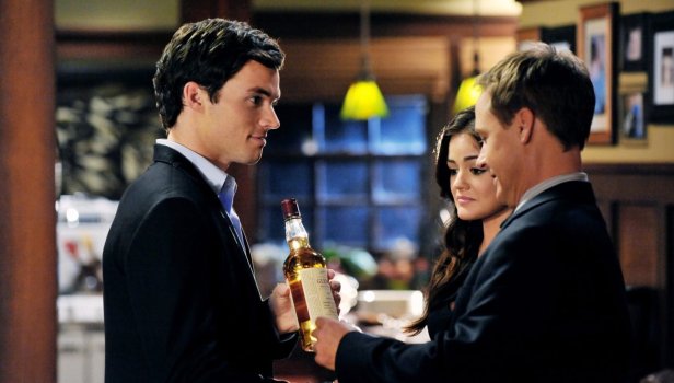 Pretty Little Liars Saison 2 Épisode 7 - En creusant un peu...
