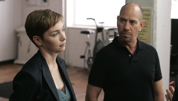 New York, section criminelle Saison 7 Épisode 18 - Sans prendre de gants